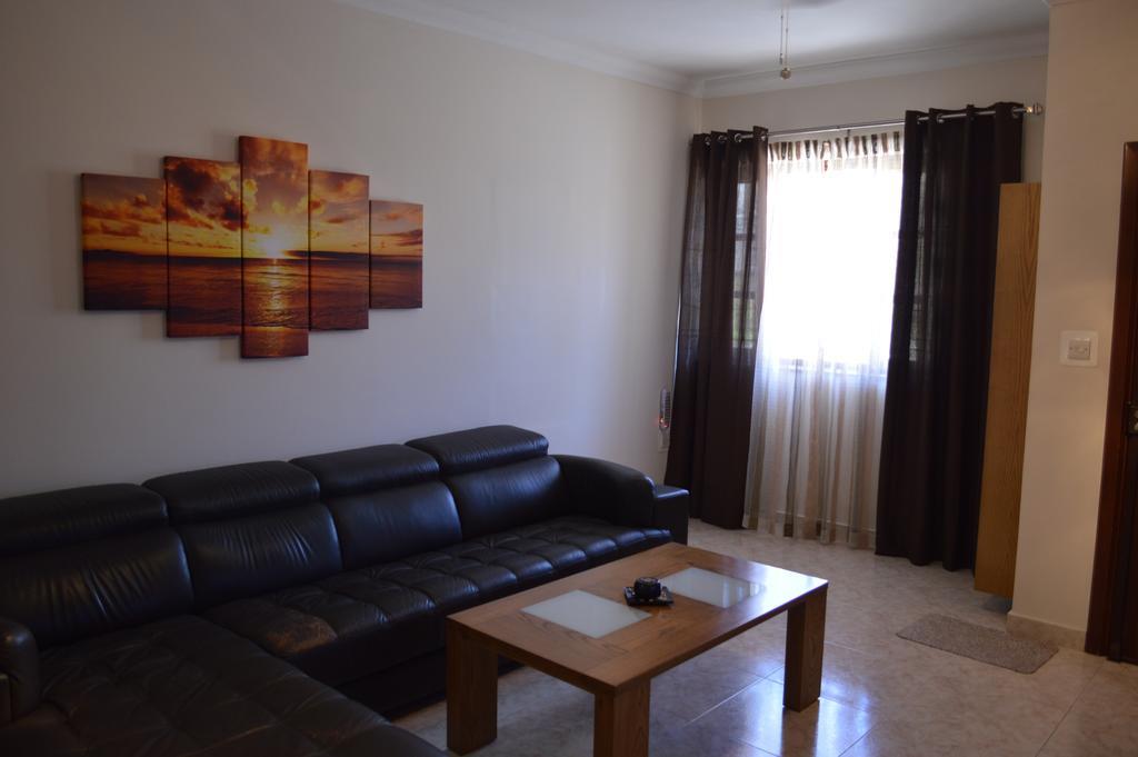 The April Maisonette Marsaskala Exterior photo